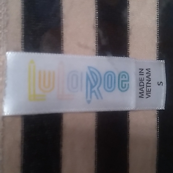LulaRoe Small Tan Black Zig Zag Stripes Short Sleeves Top Like New - Picture 6 of 7